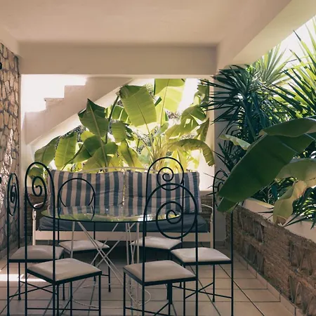 Mirsini Studios & Apartments